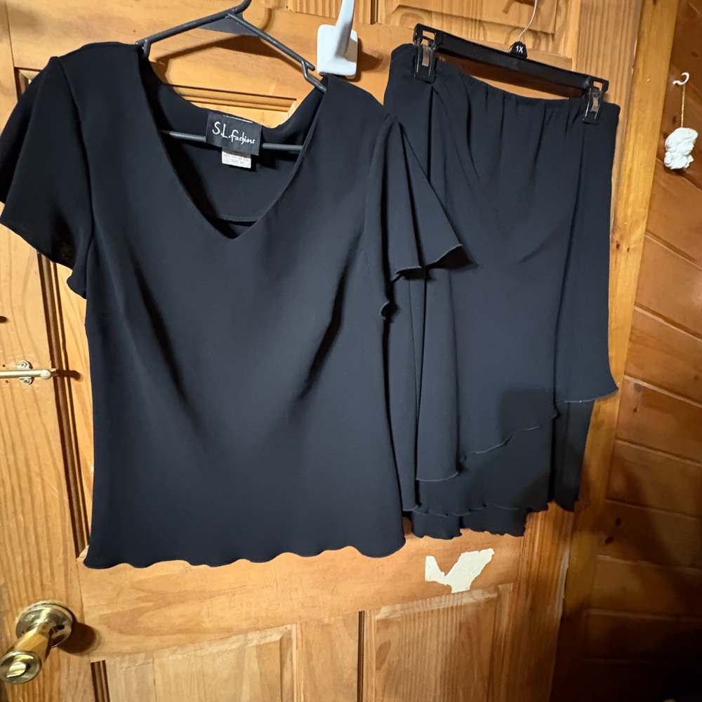 NFS-SOLD-VEGAS_POSH 
SL Fashions Black Scalloped Hem Two-Piece Set